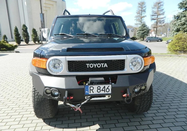 Toyota FJ cena 120000 przebieg: 227300, rok produkcji 2010 z Rzeszów małe 379